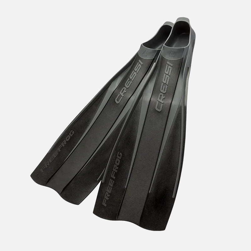 Cressi Free Frog Scuba Diving Fins - High-performance diving fins with a sleek design, below-blade foot pocket for increased thrust, durable polypropylene construction, and ergonomic full-foot pocket for ultimate comfort. Perfect for scuba divers of all levels.